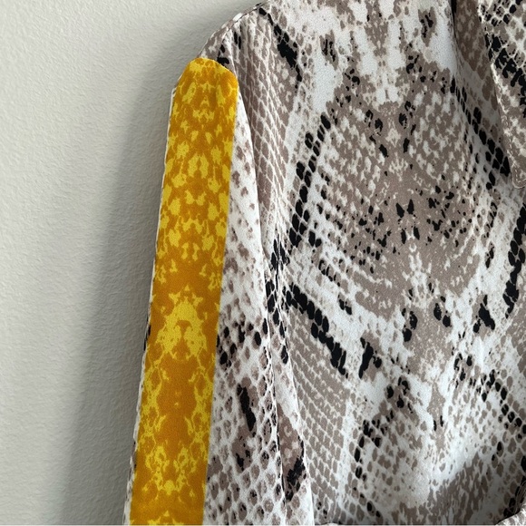 Apt. 9 Women's Snakeskin Print Button-Up Shirt with Yellow Accents Size XL - Picture 6 of 13